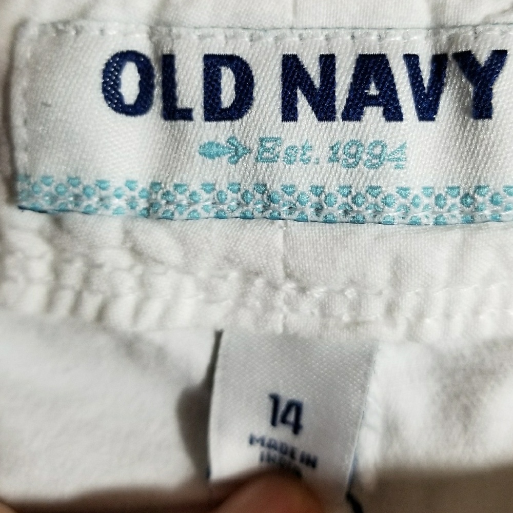 ⭐CHRISTMAS SALE⭐OLD NAVY BERMUDA SHORTS - Picture 3 of 3